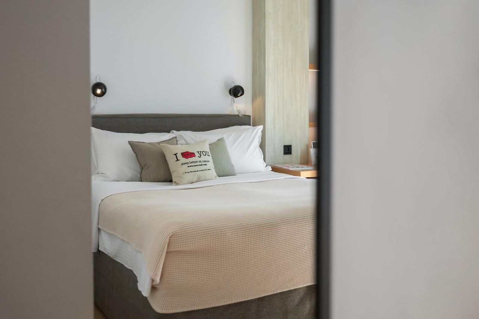 Hotel Coco-Mat Athens Jumelle Exteriér fotografie A bedroom at the hotel